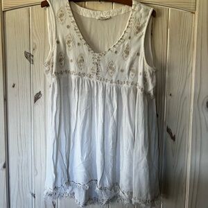 Beachlunchlounge White Textured Top